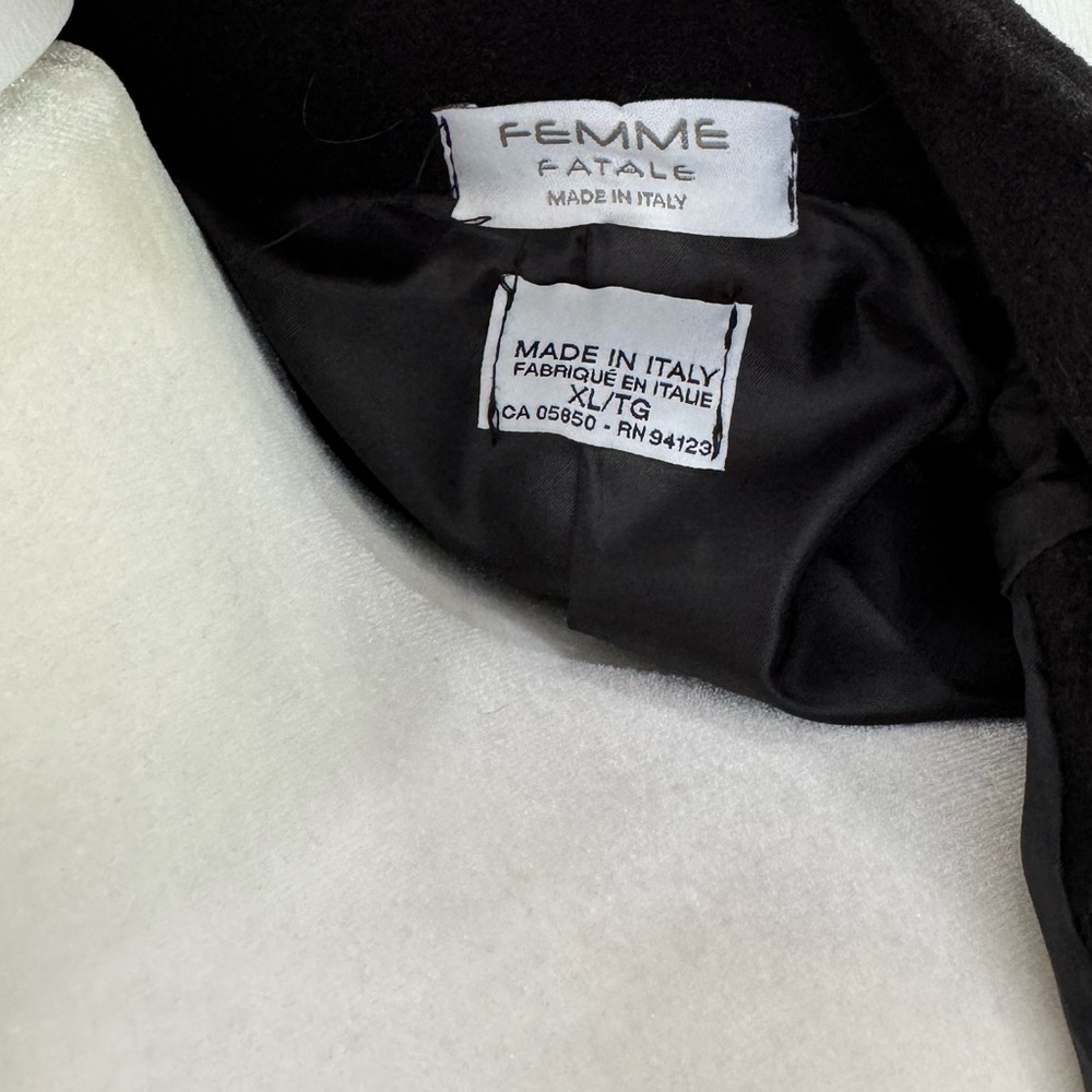 Femme Fatale Women’s Coat - Picture 11 of 12